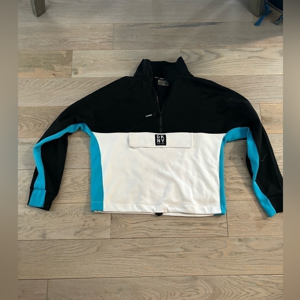 DKNY Pullover, Cropped 3/4 Sweatshirt with large pocket size, small